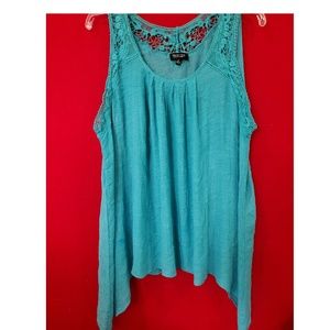 Spense Woman Turquoise w/Lace Tank